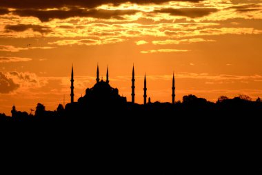 Sultanahmet Camii silueti gün batımında