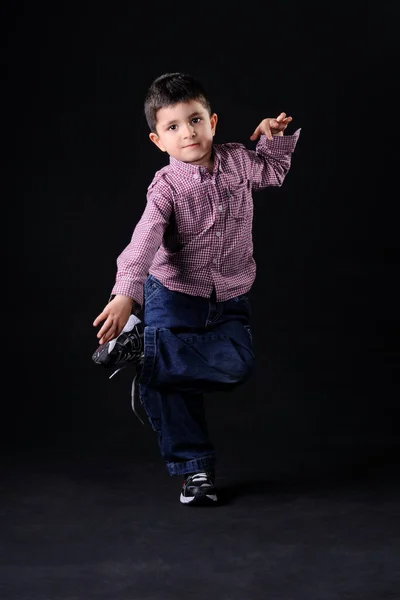 Милий Маленький Хлопчик Танцює Чорному Тлі — стокове фото