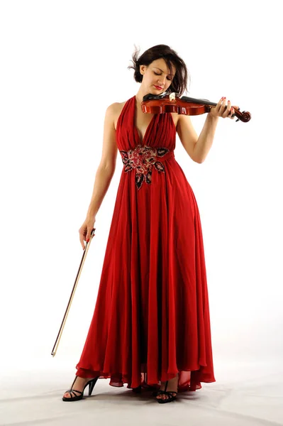Jovem Mulher Vestido Vermelho Tocando Violino Isolado Fundo Branco — Fotografia de Stock