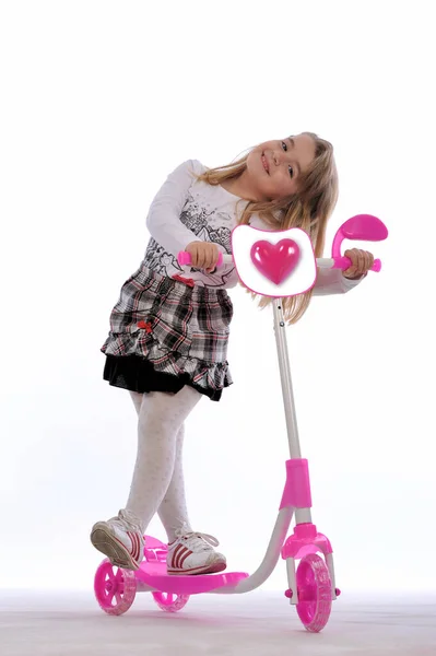 Schattig Klein Meisje Met Roze Hart Witte Achtergrond — Stockfoto