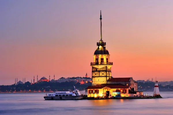 Istanbul Torre Doncella Noche Con Cielo Mágico — Foto de Stock