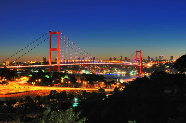 Κωνσταντινούπολη Γέφυρα Βοσπόρου Βράδυ Θέα Στην Κωνσταντινούπολη Βράδυ — Φωτογραφία Αρχείου