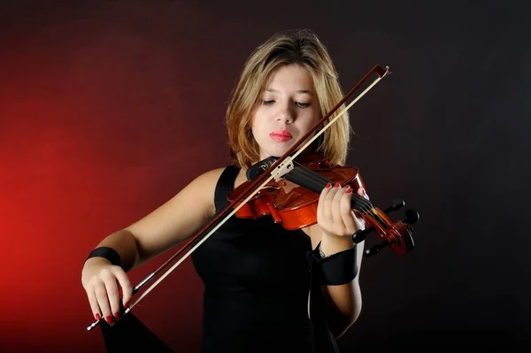 Retrato Bela Jovem Com Longos Cabelos Loiros Terno Tocando Violino — Fotografia de Stock