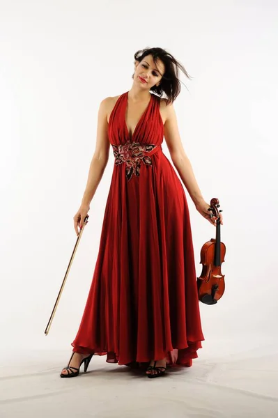 Jovem Bela Mulher Vestido Vermelho Com Violino — Fotografia de Stock