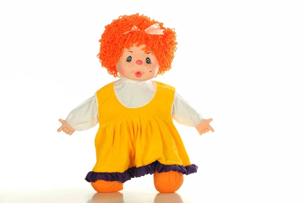 Schattig Klein Vod Pop Meisje Met Oranje Haar Een Geel — Stockfoto
