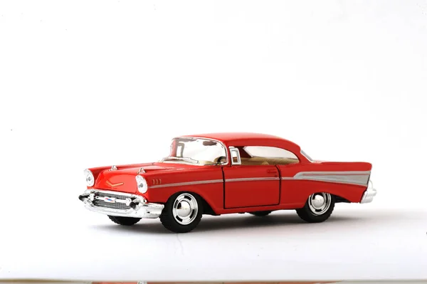 Rood Speelgoed Auto Witte Achtergrond — Stockfoto