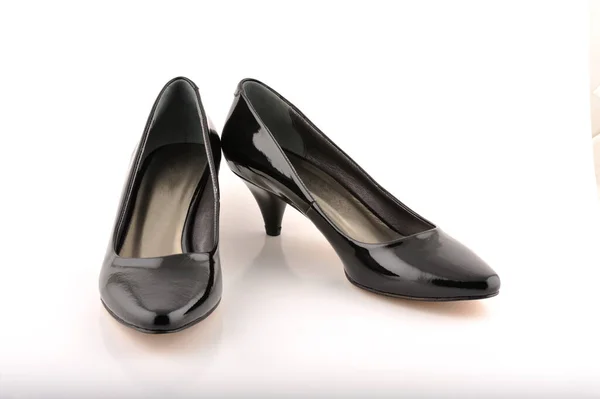 Chaussures Noires Pour Femmes Sur Fond Blanc — Photo