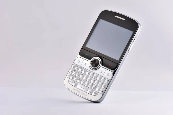 2009 Års Mobiltelefon Vit Bakgrund — Stockfoto