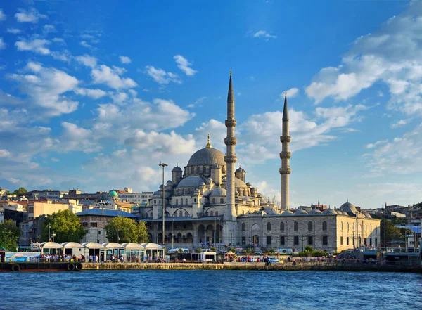 Άποψη Του Νέου Τζαμιού Από Χρυσό Άλογο Γενί Κάμι Κωνσταντινούπολη — Φωτογραφία Αρχείου