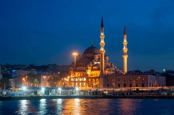 Νέο Τζαμί Yeni Cami Μπλε Βραδιά Κωνσταντινούπολη — Φωτογραφία Αρχείου