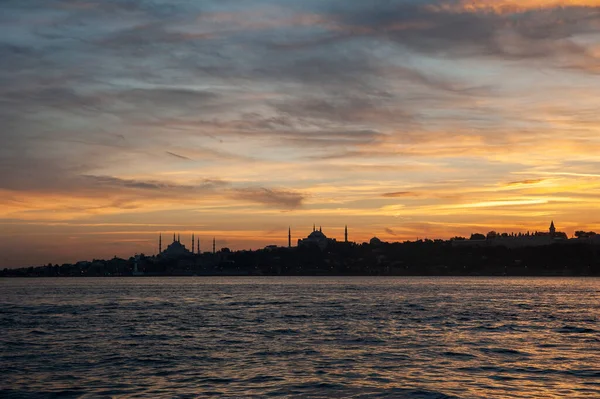 Ηλιοβασίλεμα Στην Ιστορική Χερσόνησο Κωνσταντινούπολη — Φωτογραφία Αρχείου