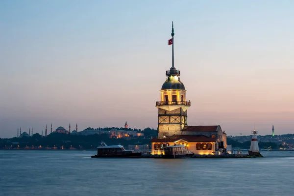Θέα Στον Πύργο Της Κόρης Στην Κωνσταντινούπολη Βράδυ — Φωτογραφία Αρχείου