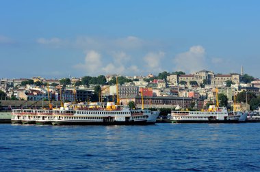 İstanbul 'da İstanbul' un panoromik manzaralı buharlı limanı 