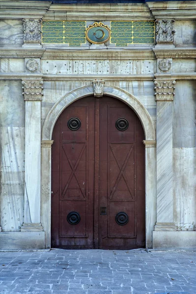 Ξύλινη Πόρτα Στην Πόλη Της Istanbul Τουρκία — Φωτογραφία Αρχείου