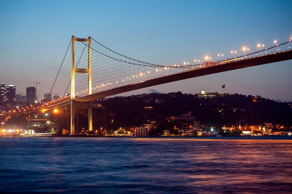 Νύχτα Δείτε Γέφυρα Του Βοσπόρου Στην Κωνσταντινούπολη Γαλοπούλα — Φωτογραφία Αρχείου