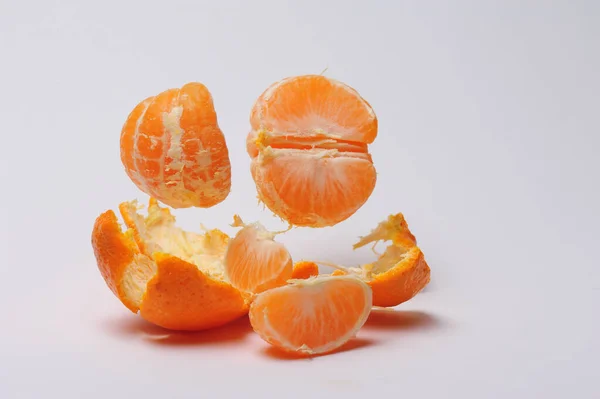 Peeled Tangerines White Background Float Peel Studio Photography — Stock Photo, Image