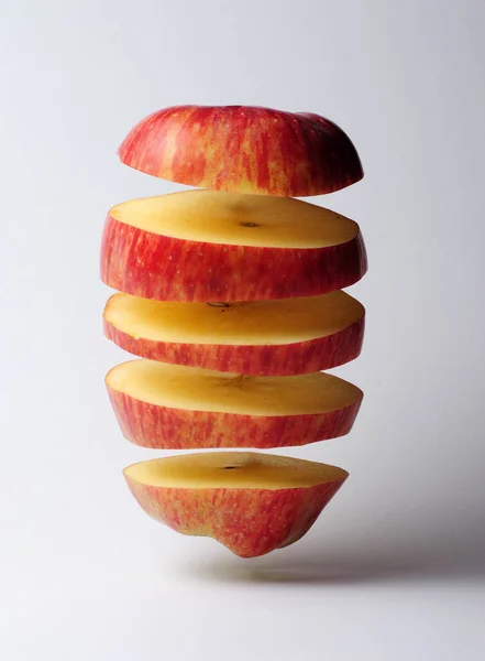 红苹果片 白色背景 健康食品和营养概念 — 图库照片