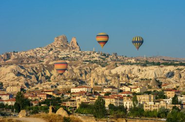 Türkiye 'de kapadokya Gökyüzünde olağanüstü sıcak hava balonları