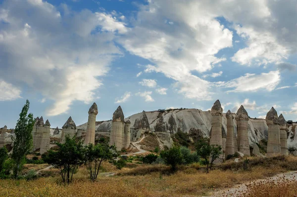 カッパドキアの大規模なパノラマビュー 異常な美しさの自然の地質学的形成 トルコの有名な観光地 — ストック写真