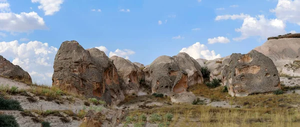 Duży Panoramiczny Widok Kapadocję Naturalne Formacje Geologiczne Niezwykłym Pięknie Słynny — Zdjęcie stockowe