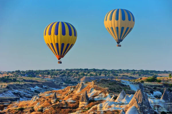 Capadócia Turquia Com Extraordinários Balões Quente Céu — Fotografia de Stock
