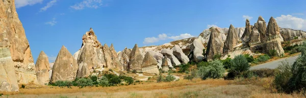 Duży Panoramiczny Widok Kapadocję Naturalne Formacje Geologiczne Niezwykłym Pięknie Słynny — Zdjęcie stockowe