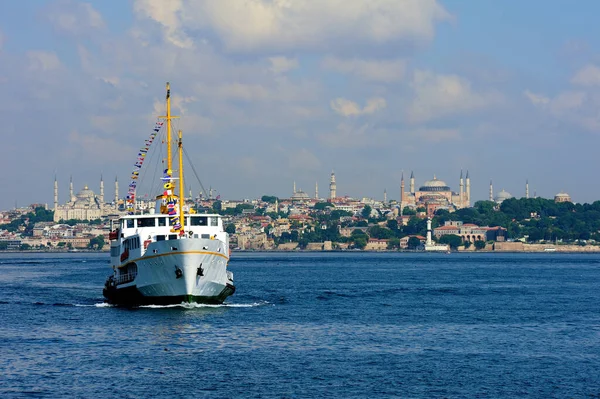 Die Calssic Fähre Istanbul Auf Dem Meer Bosporus — Stockfoto
