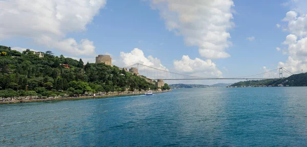 Boğazdaki Ikinci Köprü Fatih Sultan Mehmet Köprüsü Rumeli Kalesi — Stok fotoğraf