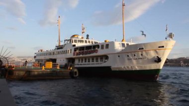 2016 'da Karaköy İskelesi' ne gelen feribot yolcuları boşalttı.