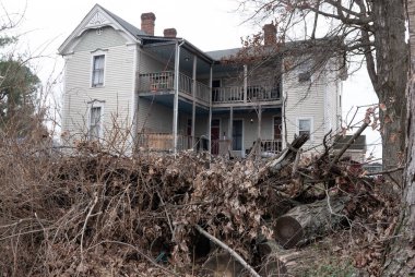 Johnson City, Tennessee Birleşik Devletleri 2023-01-16 Tree Street Tarihi Bölgesi: Eski ahşap ev.