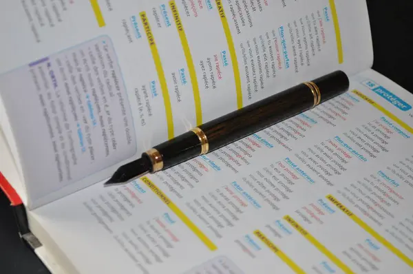 Book Pen Table — Stock Photo, Image