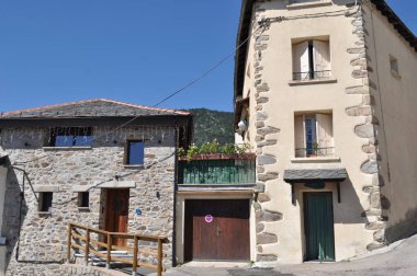 Eski şehrin sokakları. Pireneler .