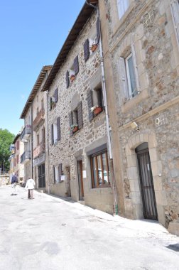 Eski şehrin sokakları. Pireneler .