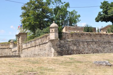 Eski bir kalenin manzarası  .