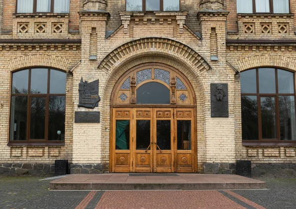 キエフ ウクライナ 2022年10月25日 イゴール シコルスキーにちなんで名付けられたキエフ工科大学の本館への入り口 — ストック写真