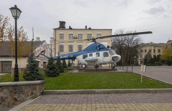 ウクライナのキエフ 2022年10月14日世界初の2基のガスタービンエンジンを搭載した軽量多目的ヘリコプターGdt 350 1961年設計者ミル Kpi博物館 — ストック写真