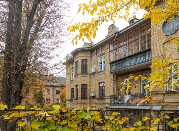 乌克兰基辅 2022年10月25日 基辅理工学院校园内1900年旧建筑的住宅建筑 — 图库照片