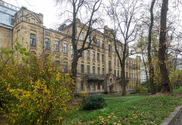 キエフ ウクライナ 2022年11月8日 建築家I キトナーのプロジェクトによると Kpiの指導スタッフのために1903年に建てられた住宅の建物 — ストック写真