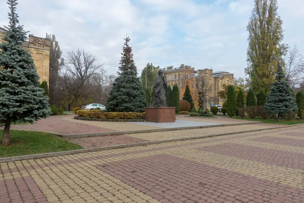 キエフ ウクライナ 2022年11月8日 Kpi大学の知識広場と孔子廟の眺め — ストック写真