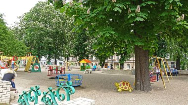 Kiev. Ukrayna. 16 Mayıs 2019 İlkbaharda Shevchenko Parkı 'nda çocuk parkı