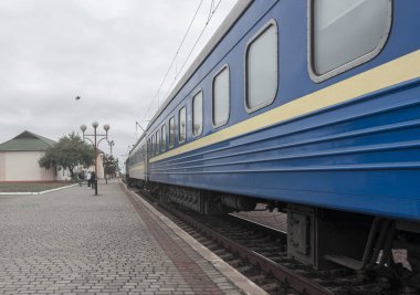 Tren istasyonda duruyor.