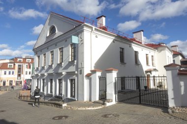 19. yüzyılın başlarında Minsk 'teki eski bir kasabanın tarihi binası.