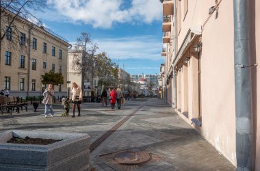 Minsk, Belarus. 15 Ekim 2023 Komsomolskaya yaya sokağı manzarası