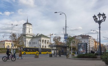 Minsk, Belarus. 15 Ekim 2023 Minsk 'teki belediye binasının görüntüsü.