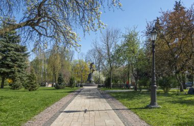 Kyiv 'deki Gorka Parkı' nda ilkbahar ağaçları çiçek açıyor