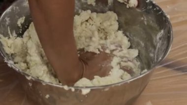 Mix flour and glutinous rice flour by hand to make delicious dough and glutinous rice balls