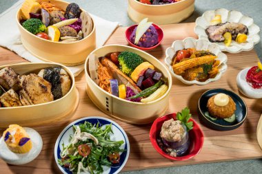 Japon yemekleri bambu kabında, Japon yemekleri yakın plan..