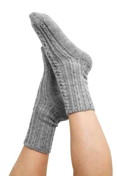Frauenbeine Grauen Handgestrickten Wollsocken Isoliert Auf Weißem Hintergrund Clipping Pfad — Stockfoto