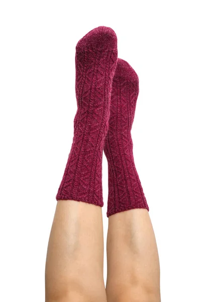 紫色手织毛袜中的雌性腿 与白色背景隔离 剪裁路径包括 — 图库照片