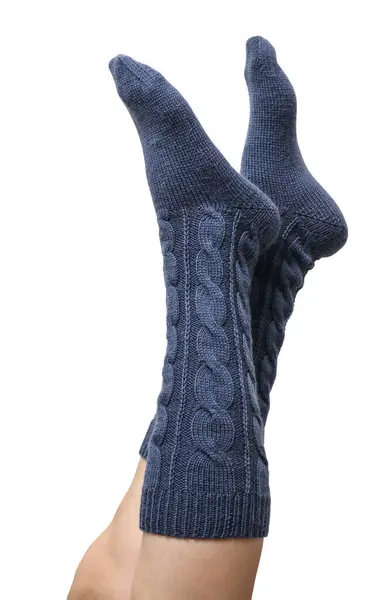 Женские Ноги Темно Синей Руке Вязаные Шерстяные Носки Колено Колено — стоковое фото